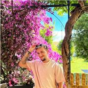 Prof d’anglais, je donnerais des cours en ligne uniquement pour les élèves de primaire. Come on!